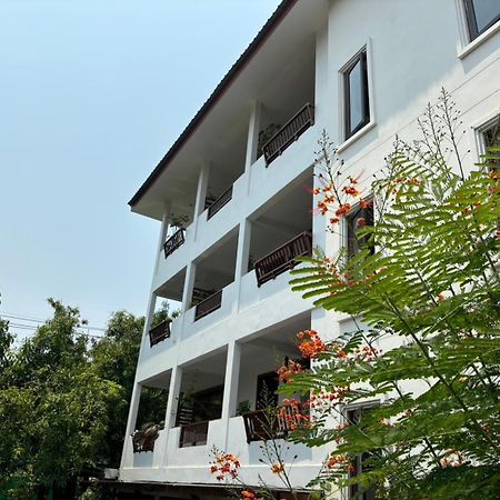Yindee Stylish Guesthouse Chiang Mai Exterior photo